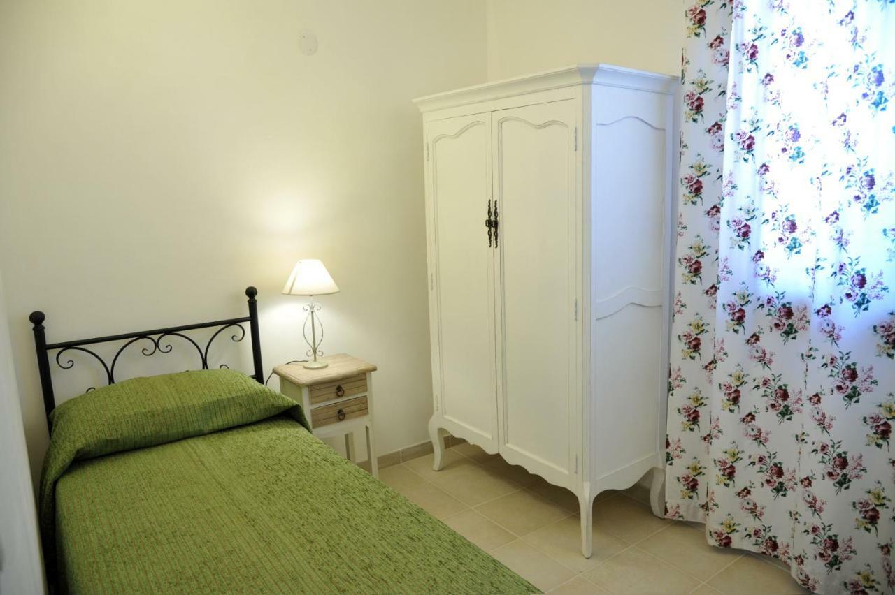 Trullo Delle Querce Suite Private Pool マルティナ・フランカ エクステリア 写真